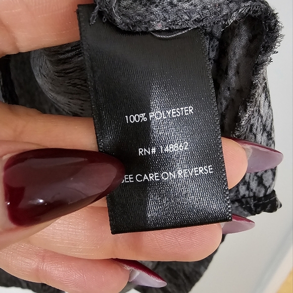 Torrid snakeskin print georgette button front top 1X plus size - Picture 8 of 8